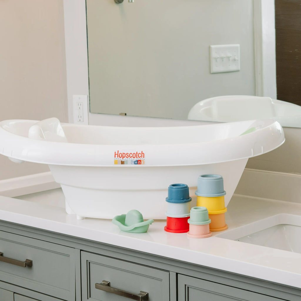 Hopscotch Lane Newborn to Toddler White 3-in-1 Rigid Baby Bathtub with Sling, Ages 0+ Months, Unisex